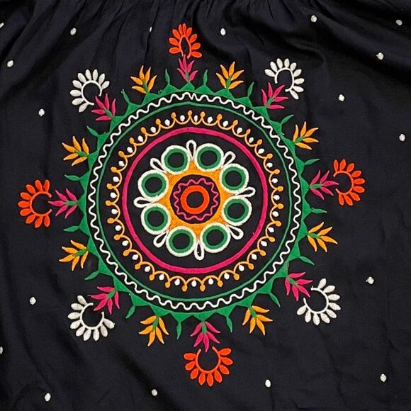 Mudpie Black Embroidered Floral Adjustable Shoulder Bell Sleeve Smocked Top L - Picture 5 of 12